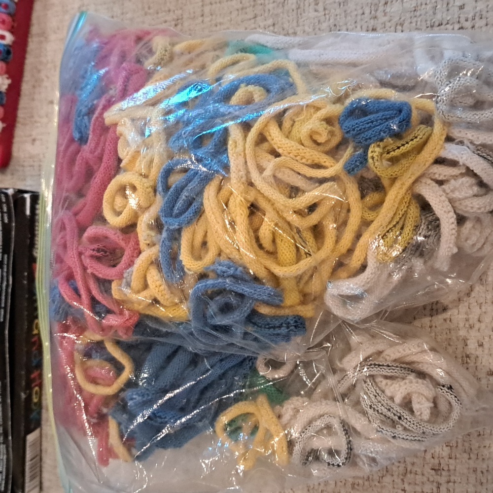 Loop Weaving Craft & Instructions Guide - Picture 6 of 6